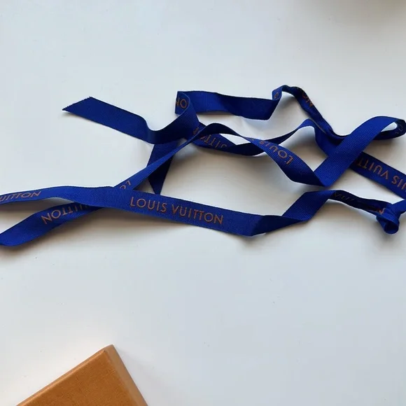 Louis Vuitton EMPTY Gift Set: Box, Envelope, Card, and Ribbon - Picture 6 of 9